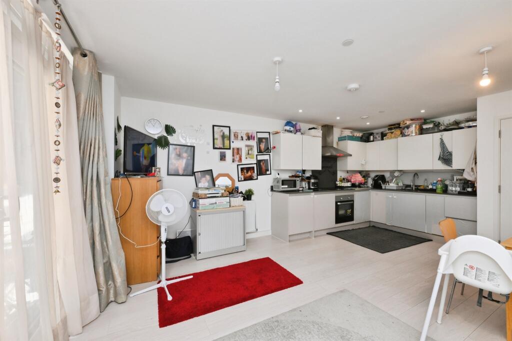 Apartment in Harlow, Essex - View 4