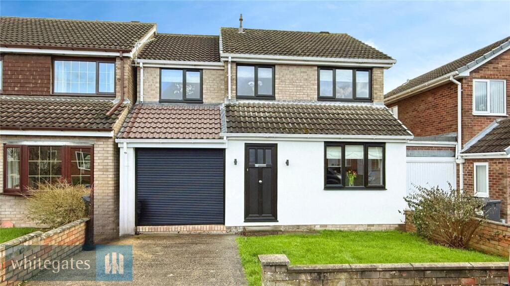 4-bed detached on Meadow Croft, Shafton, Barnsley, S72, £300,000
