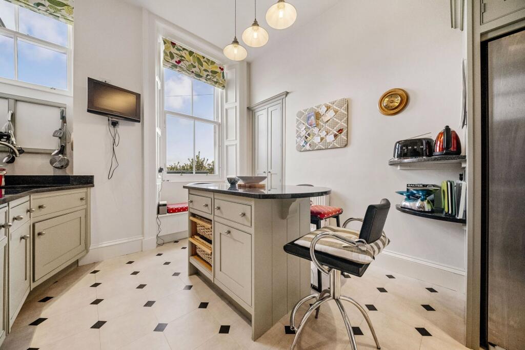 Apartment in Edinburgh - More