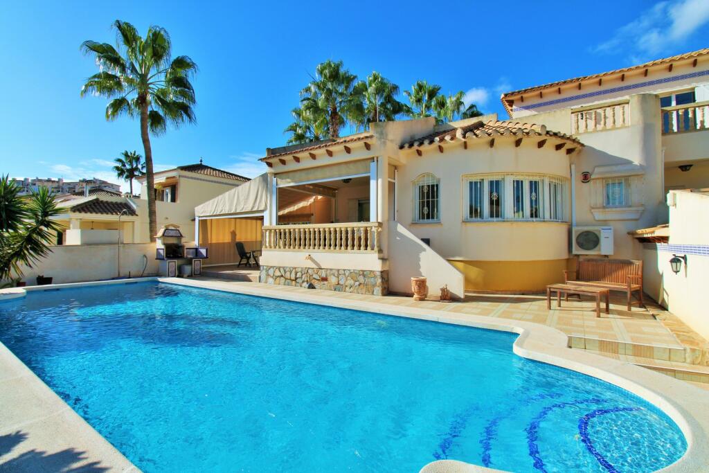 Main image of property: Valencia, Alicante, Villamartin