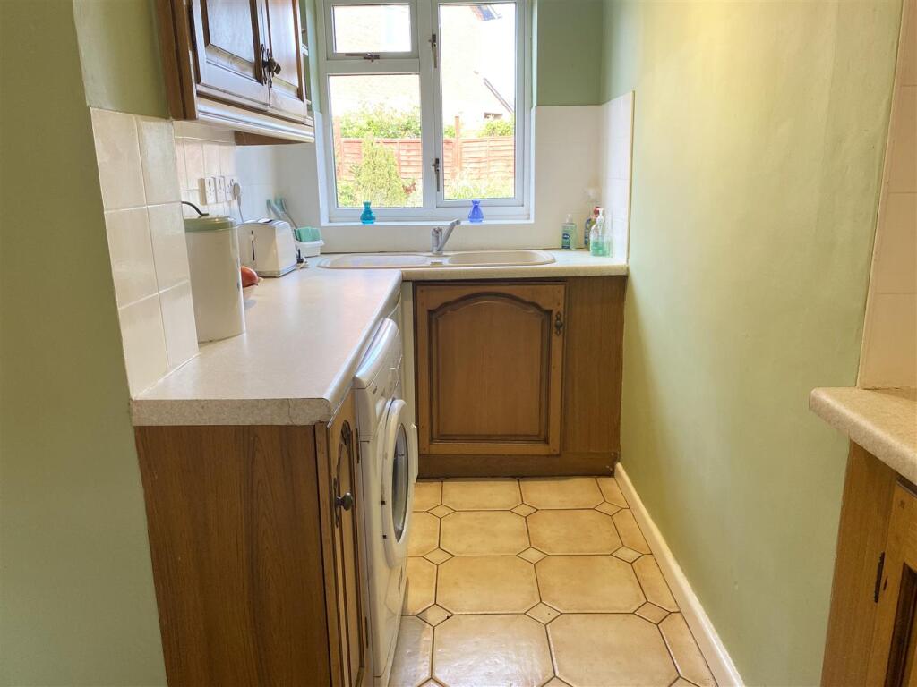 52 Bromley Road, Bicton Heath, Shrewsbury, SY3 5AZ photo 4