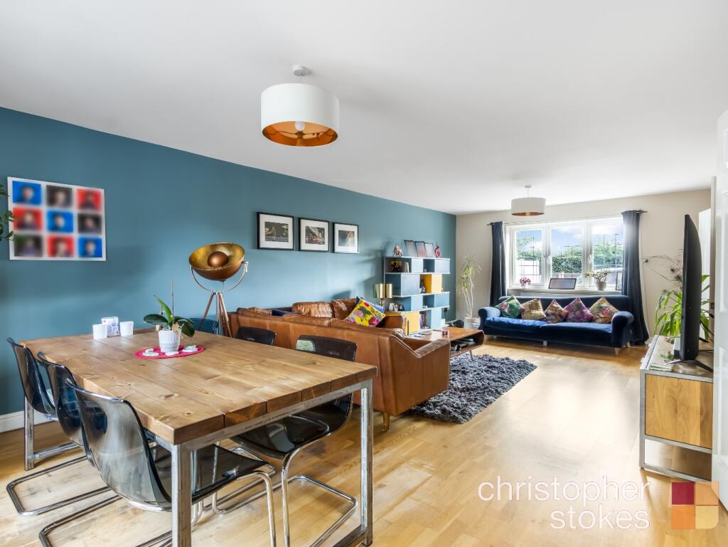 Brookfield Lane West, Cheshunt, Hertfordshire, EN8 0QH photo 3