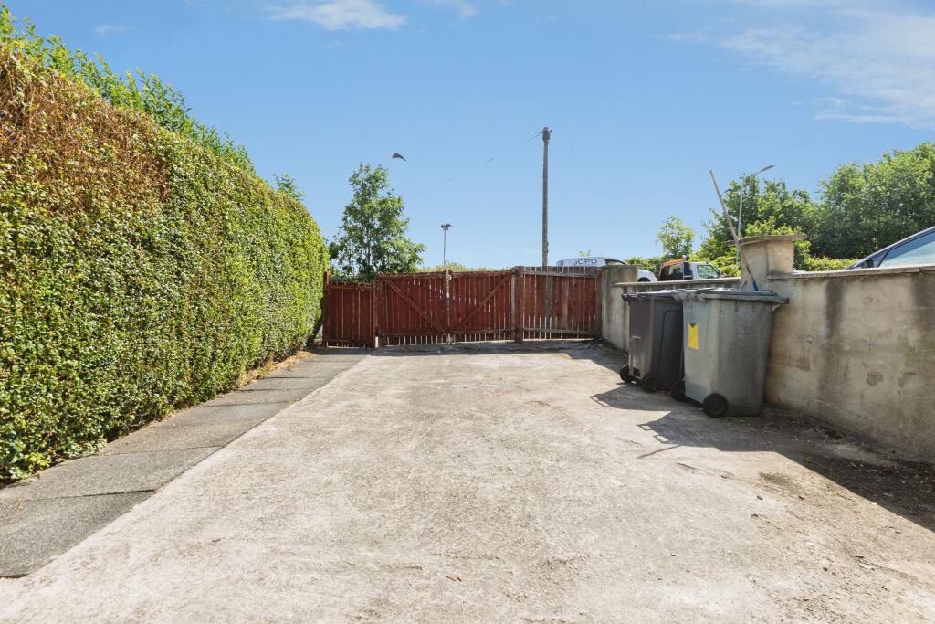 Northside Terrace, Bradford, BD7 photo 2