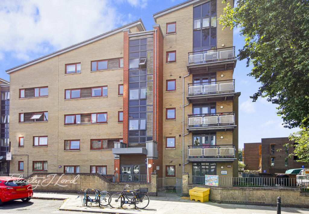 Kenninghall Road, London photo 4