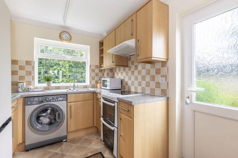 House in Uckfield, Hammonds Green, Framfield - More