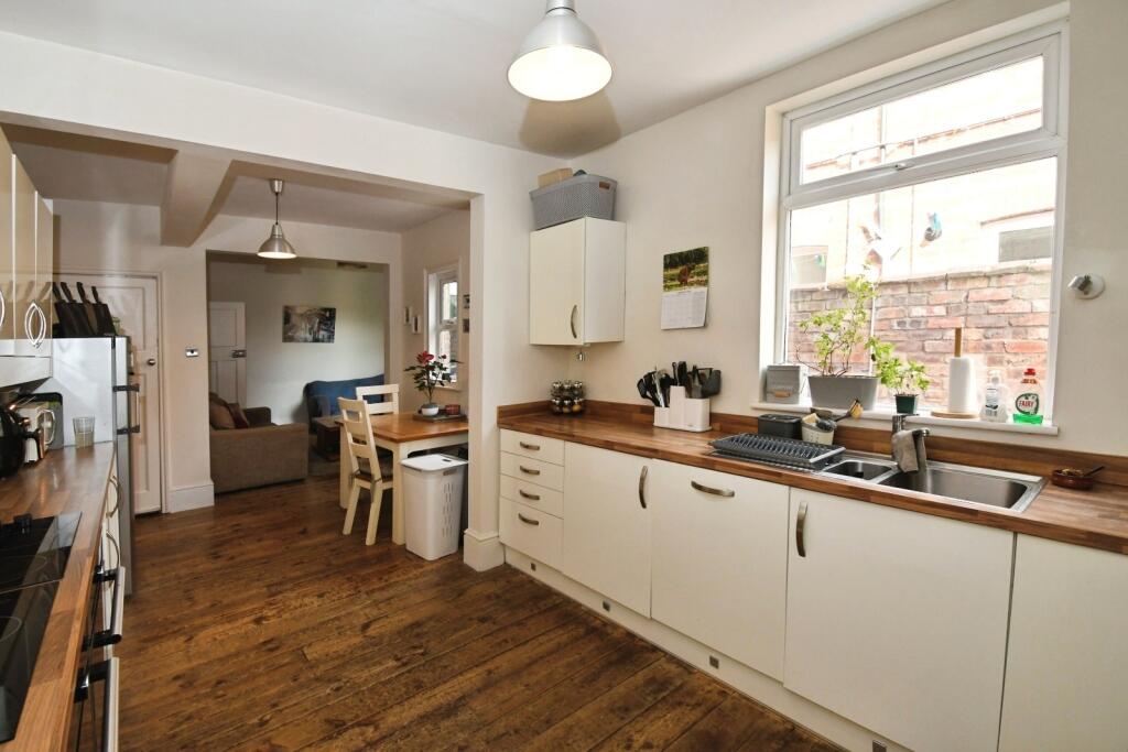 House in Lincoln, Lincolnshire - More
