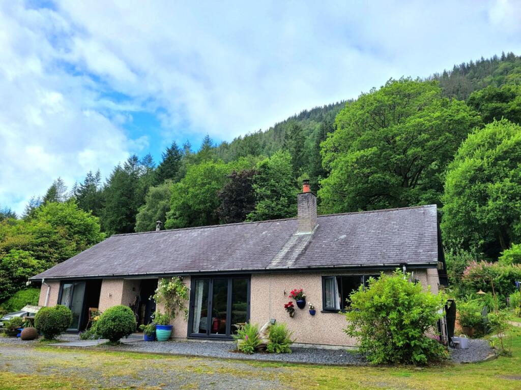 Main image of property: Y Fron, Wyle Cop Street, Dinas Mawddwy, SY20 9JD