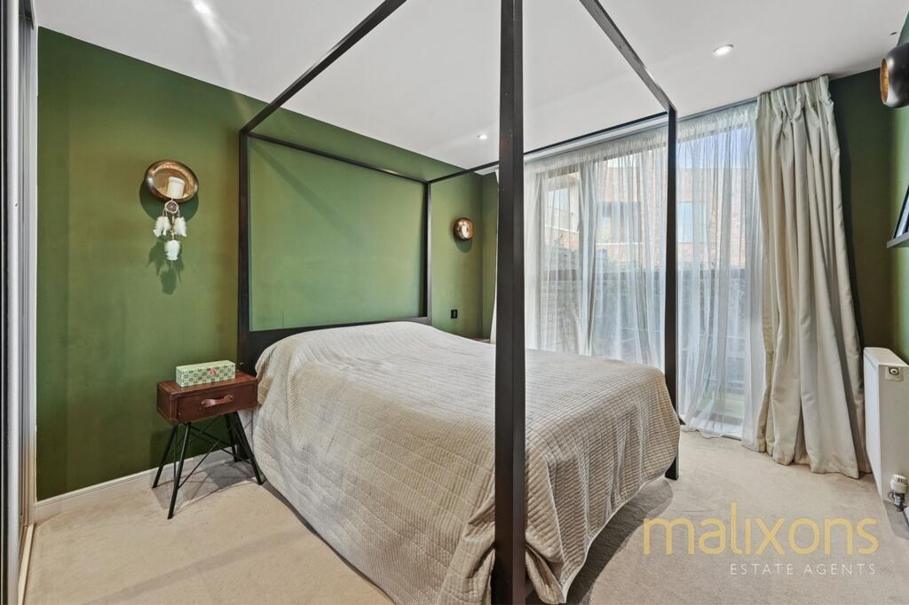 Apartment in Croydon - View 5