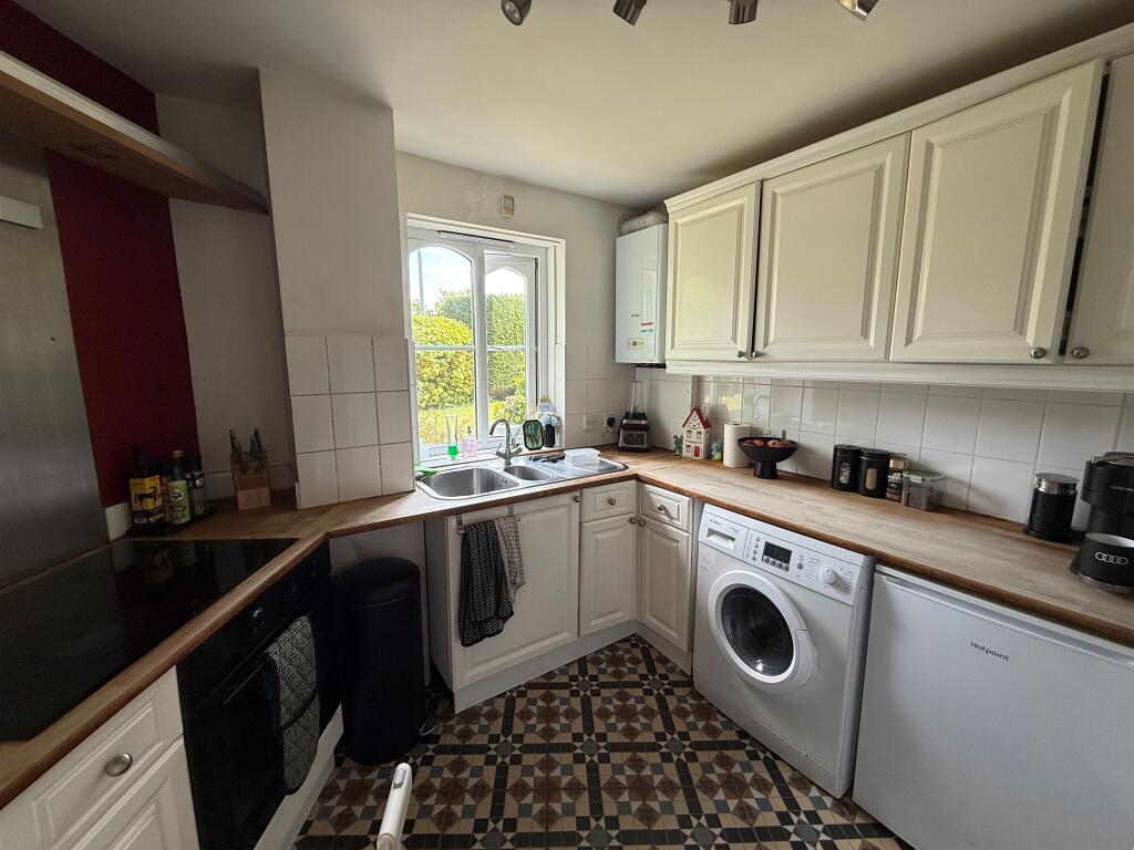 Apartment in Slough - View 4