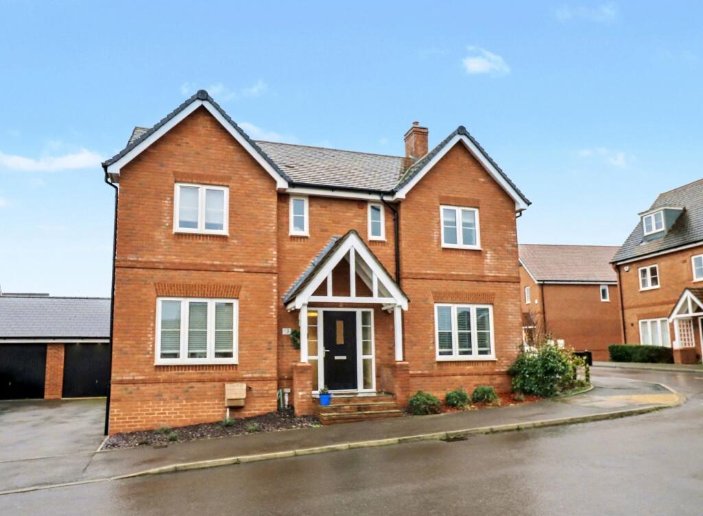 Main image of property: Sandy Field Way, Botley, SO32