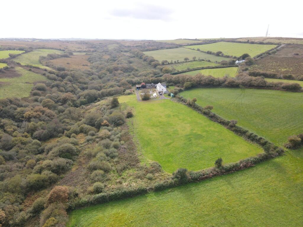 Main image of property: Llannon, Llanelli, SA14