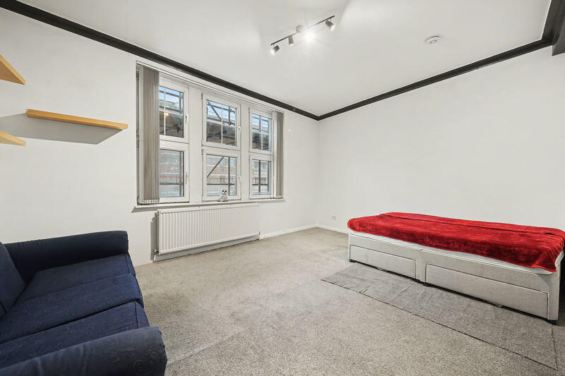 Main image of property: Balham Hill, London