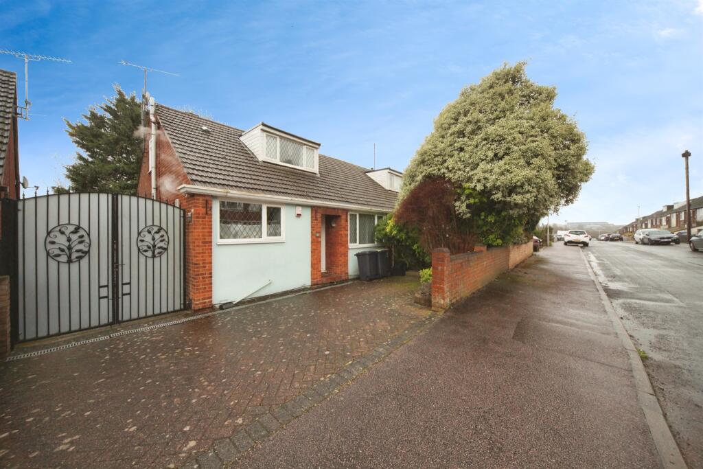 Main image of property: Saywell Road, Luton