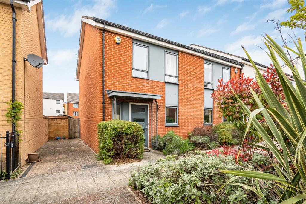 Main image of property: Puffin Way, Reading