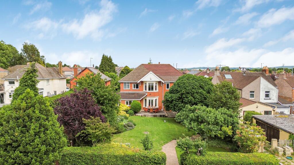 Main image of property: Cricklade Road, Swindon, SN2