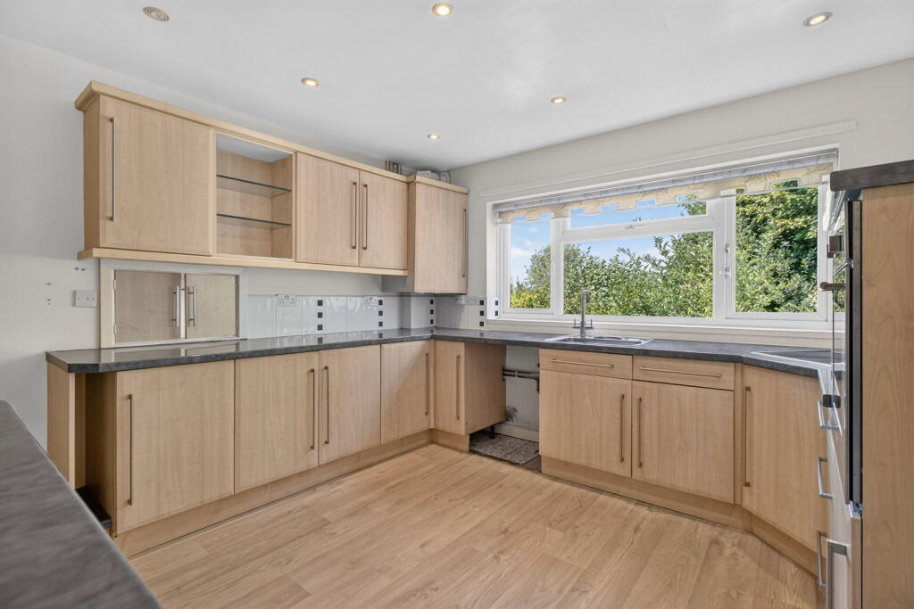 House in Worcester - View 5