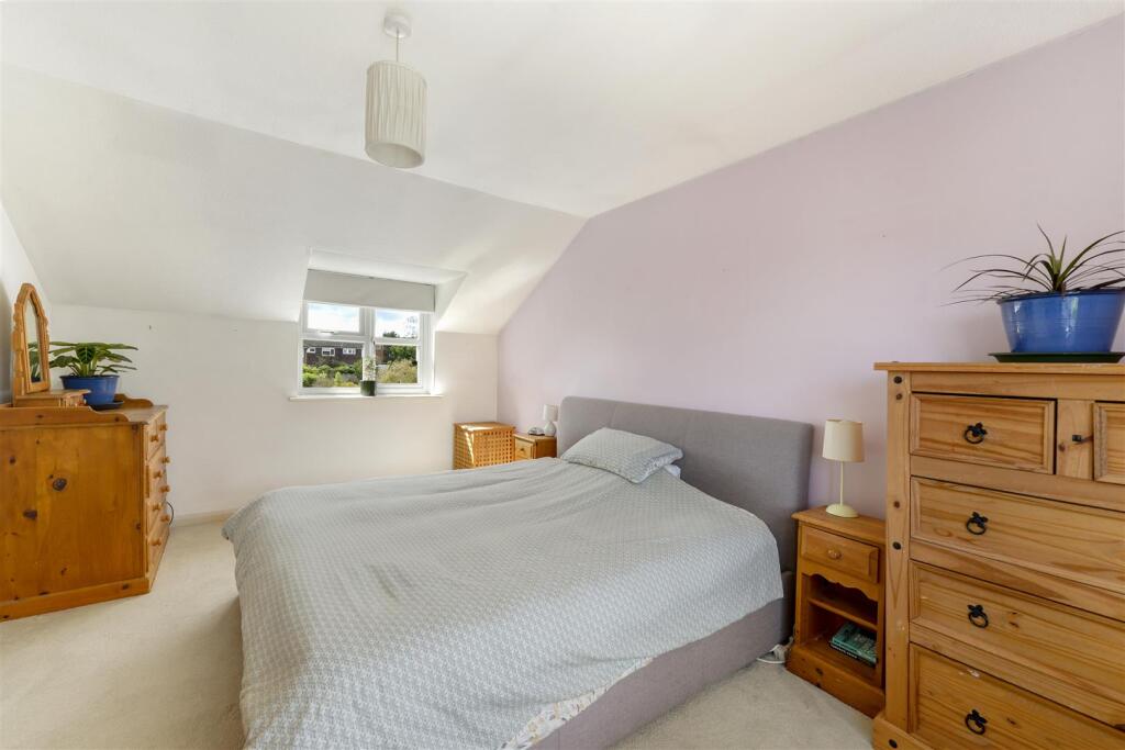 House in Tunbridge Wells, Paddock Wood - View 5
