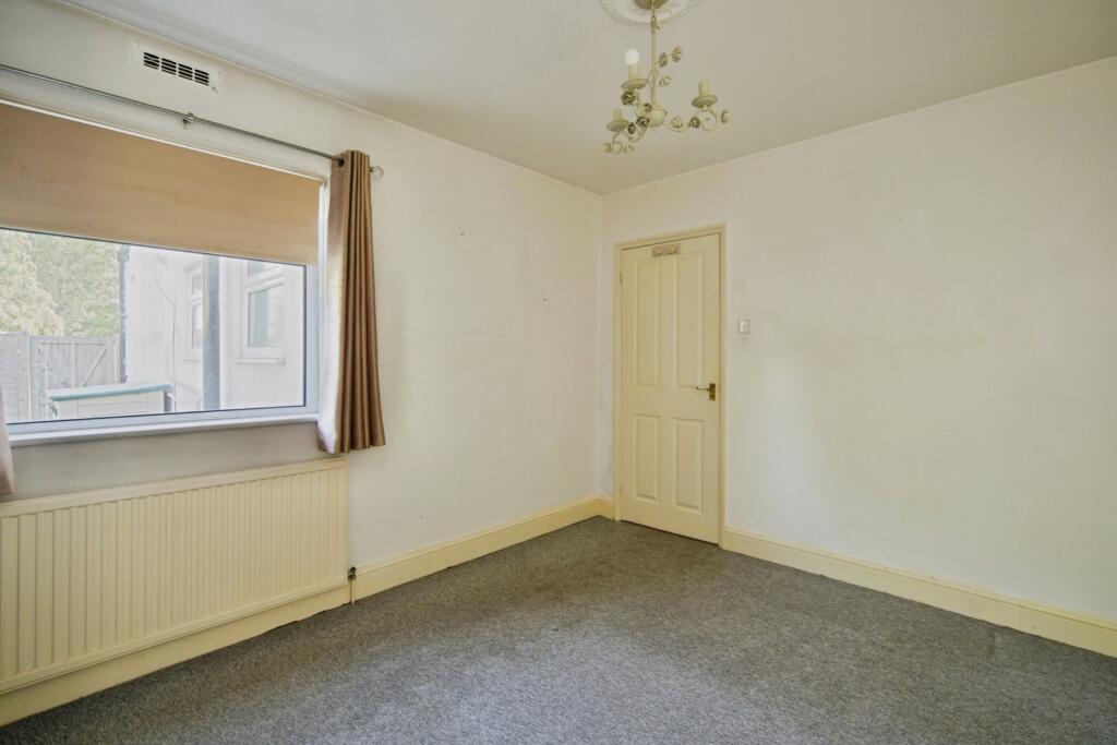 Apartment in Romford - View 5