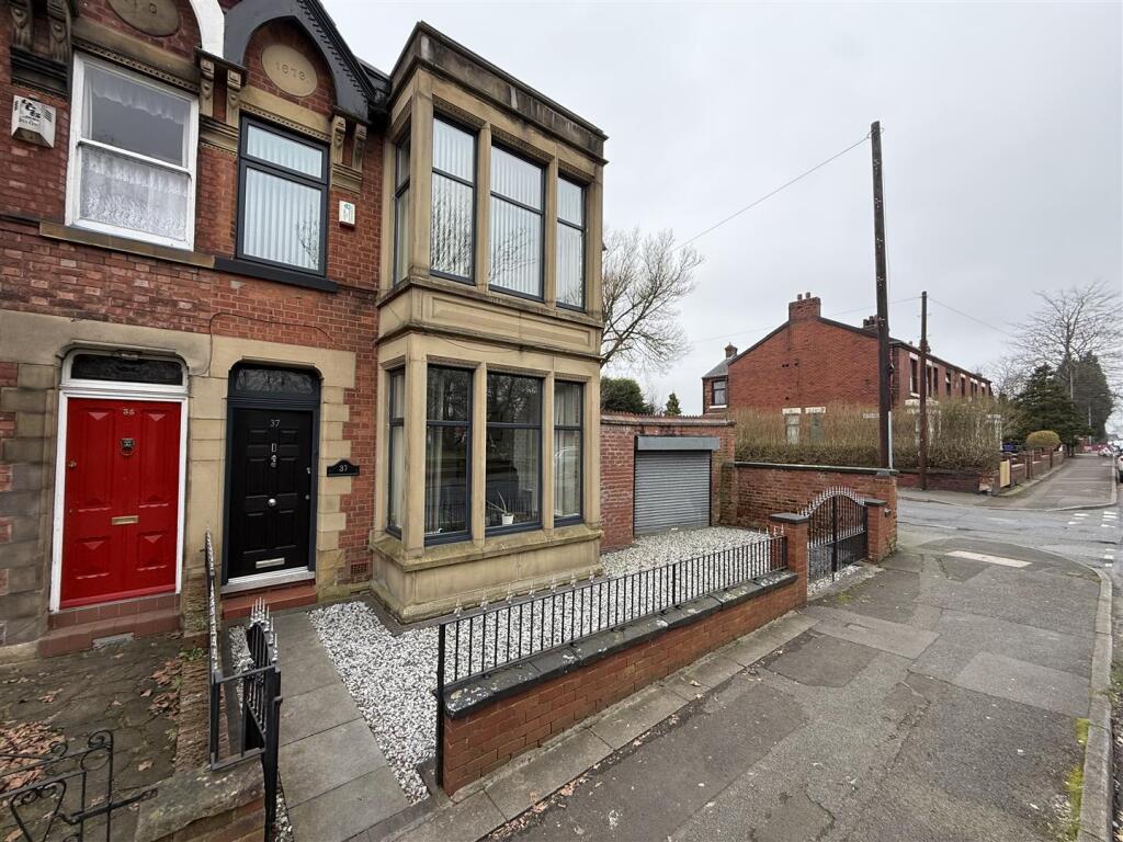 Main image of property: Taunton Road, Ashton-Under-Lyne