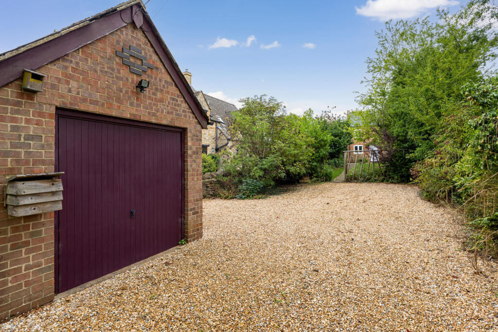 House in Stratford-on-Avon, Great Wolford - More
