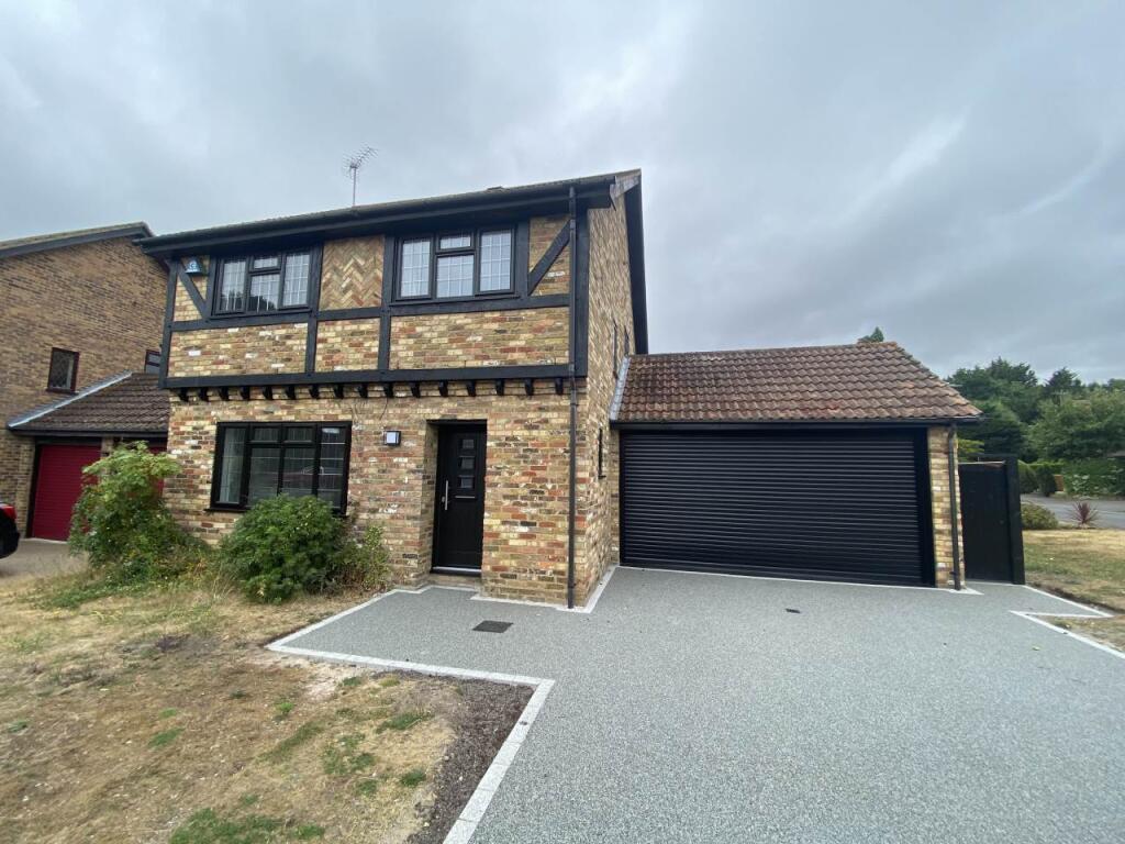 Main image of property: Lyndhurst Close, Bracknell, 