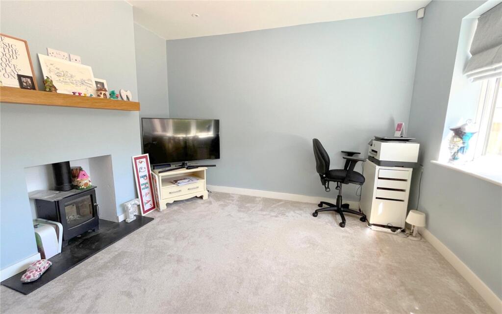 Chewton Common Road, Highcliffe, Christchurch, Dorset, BH23 photo 4
