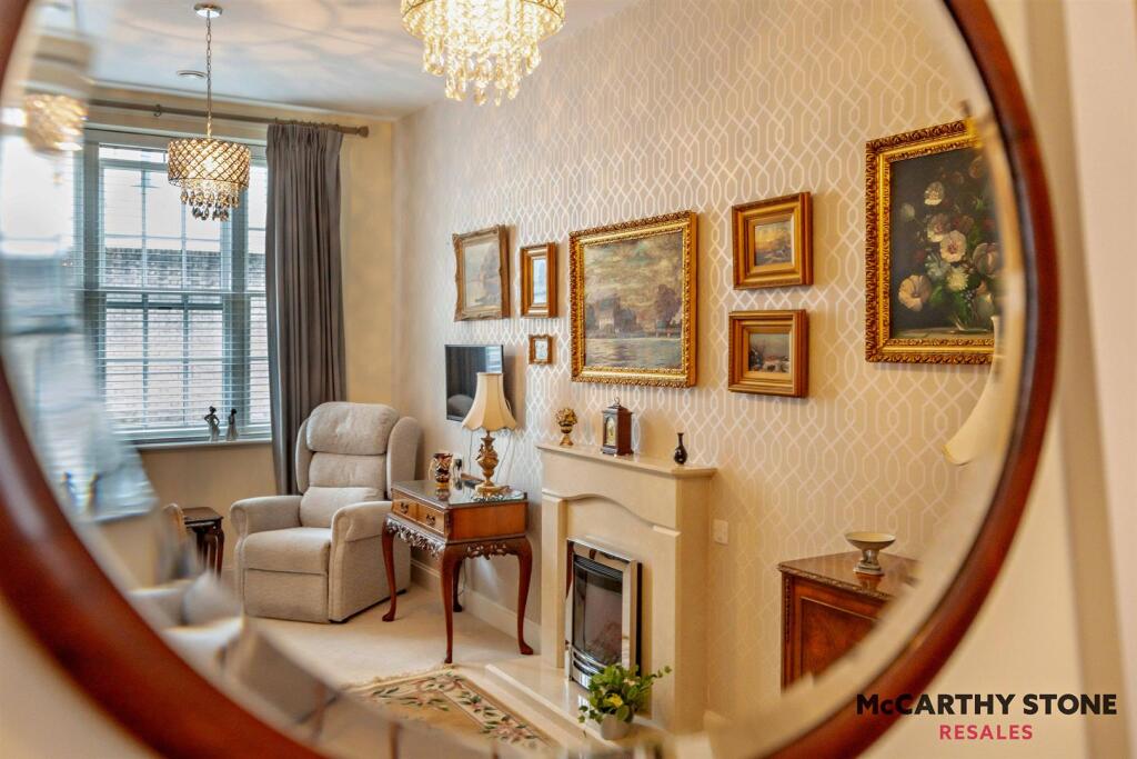 Apartment in Dorchester, Poundbury - View 3
