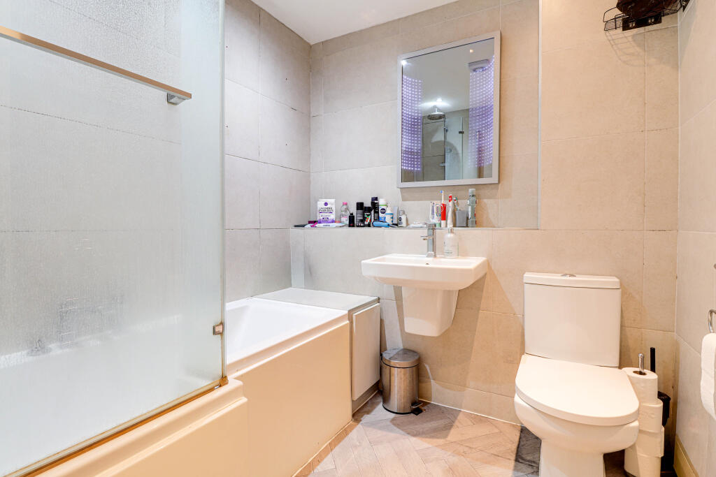 House in Harpenden, Roundwood - More
