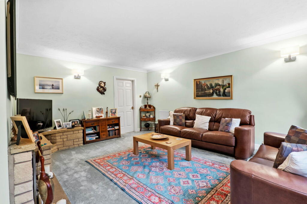 4 Woodbury Park, Holt Heath, Worcester. WR6 6NT photo 3