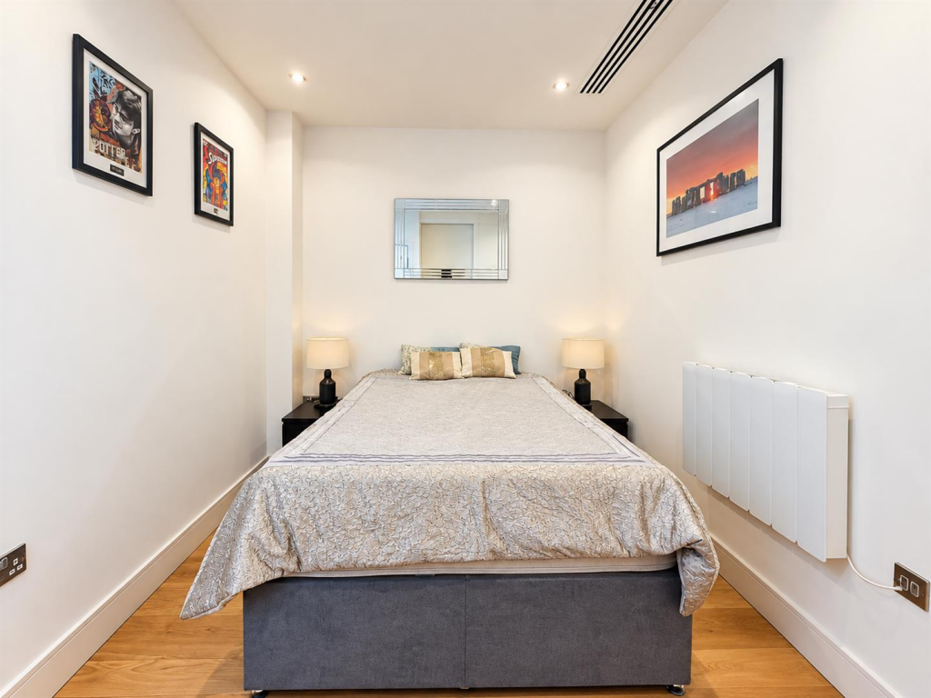 Apartment in London - More