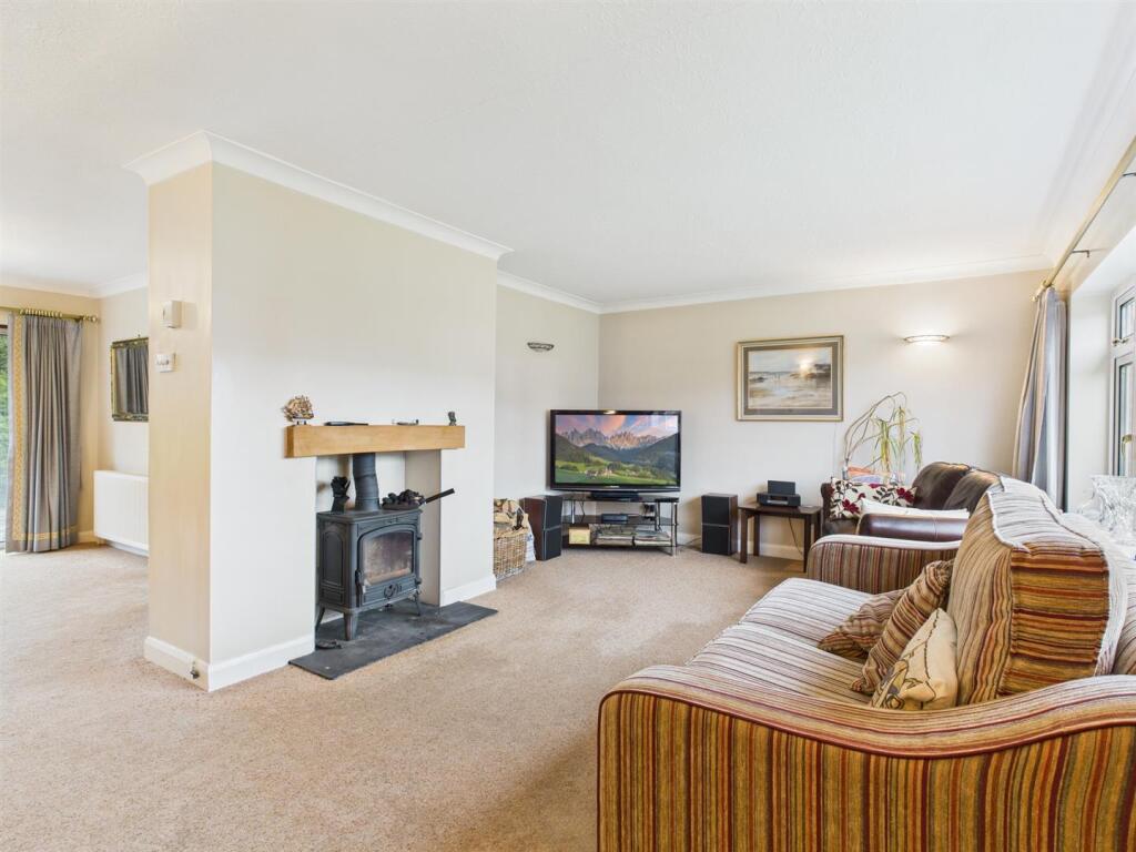 High Clere Drive, Bewdley photo 2