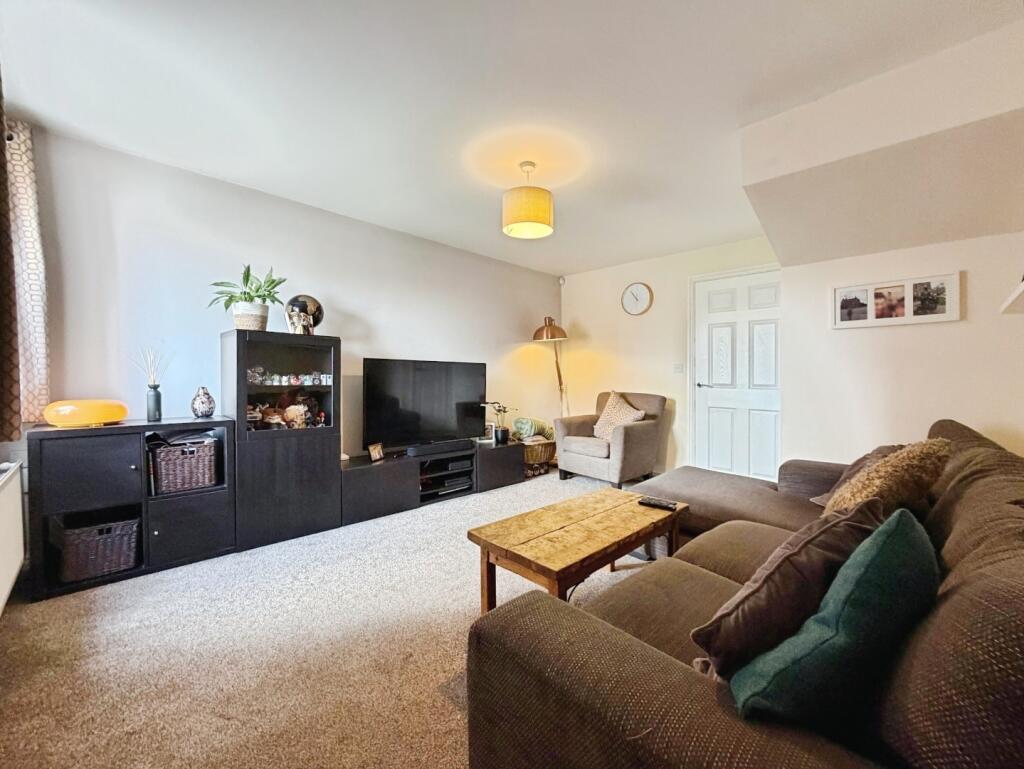 House in Bradford, Staithgate, Low Moor - More