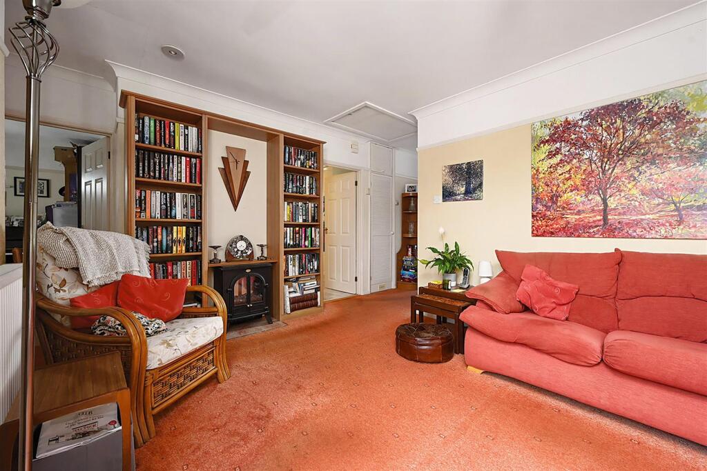 House in Horsham, Littleworth, West Grinstead - View 4