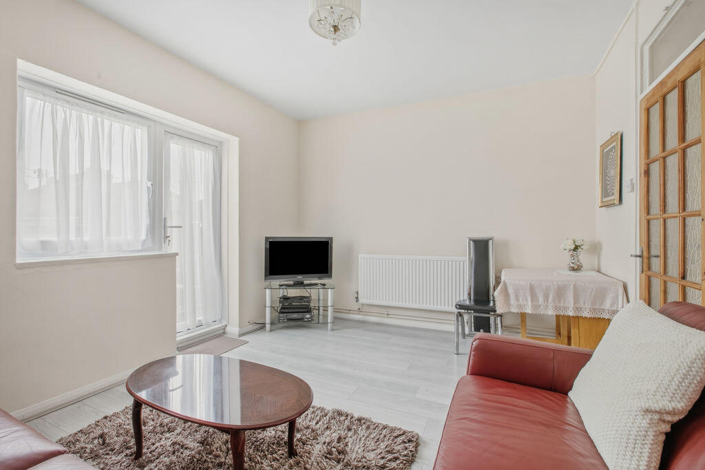 Apartment in London, Bancroft Estate, Bethnal Green - View 2