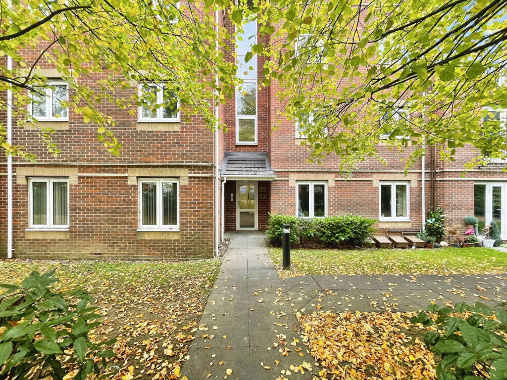 Main image of property: West End Road, Southampton, SO18 6PH