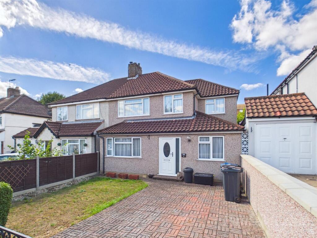 4-bed house on Salcot Crescent, New Addington, Croydon, £500,000