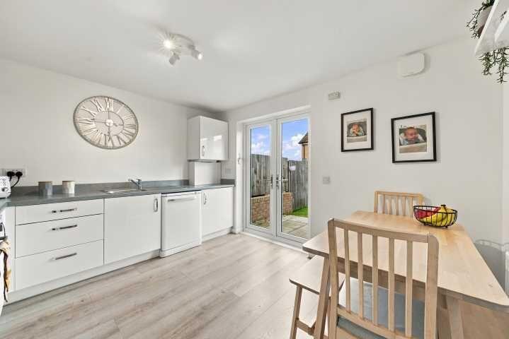House in Glasgow - More
