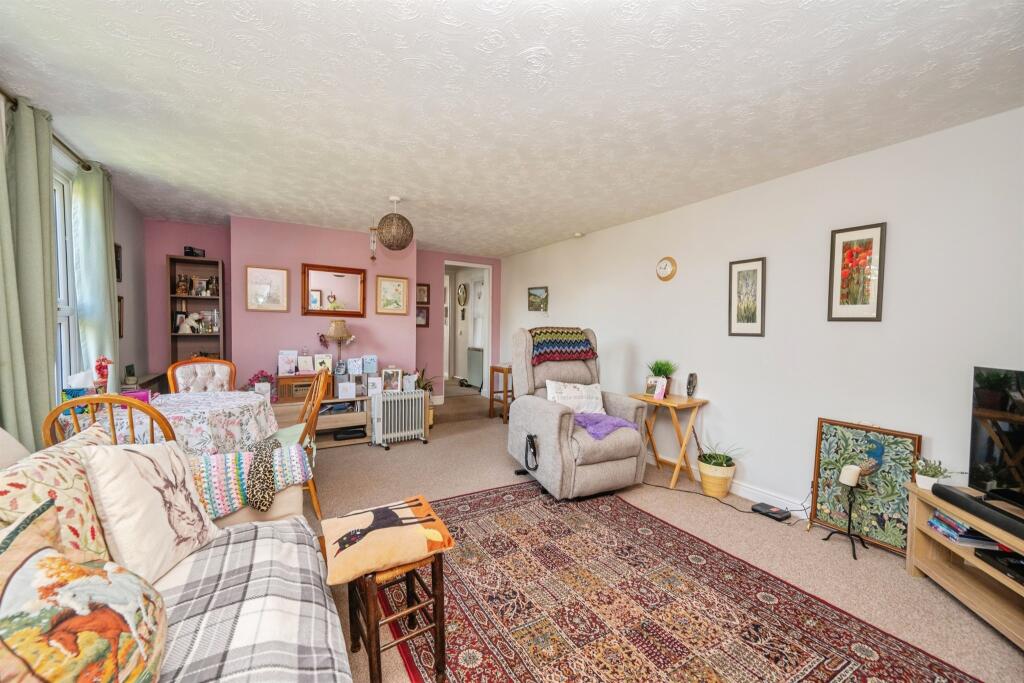 Apartment in Lichfield, Boley Park - View 4