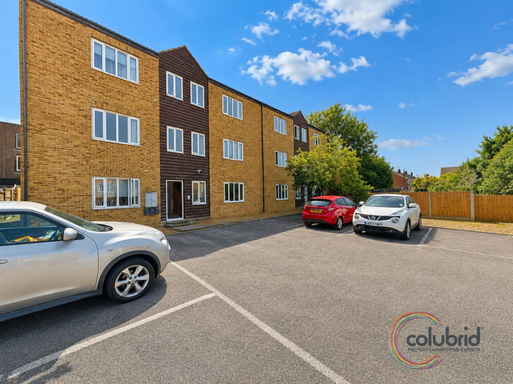 Apartment in Southend-on-Sea - View 4