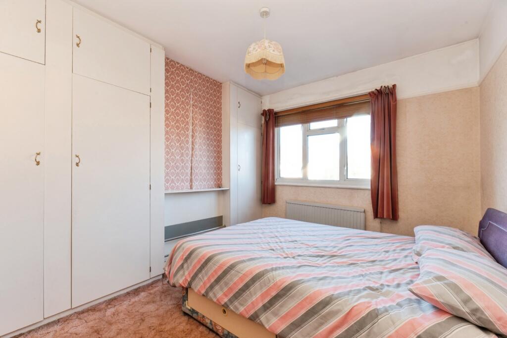 House in London, Royal Borough of Kingston upon Thames - View 5
