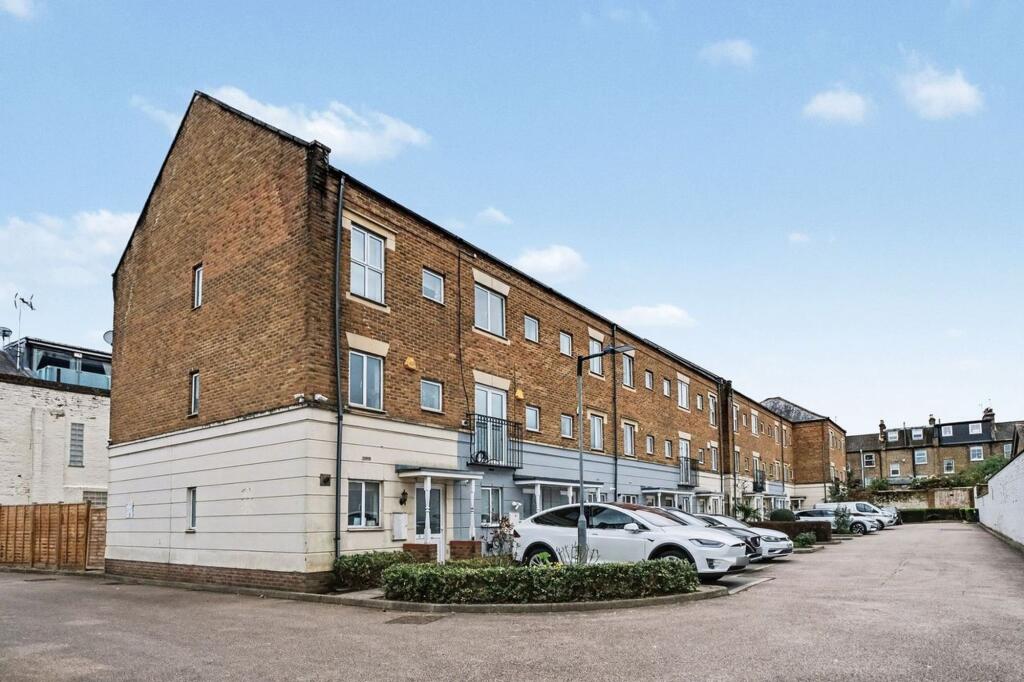 Main image of property: Chapman Place, London, N4
