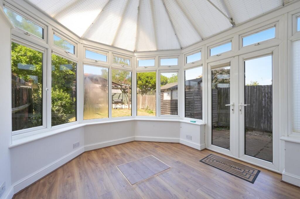 House in Worcester Park - More