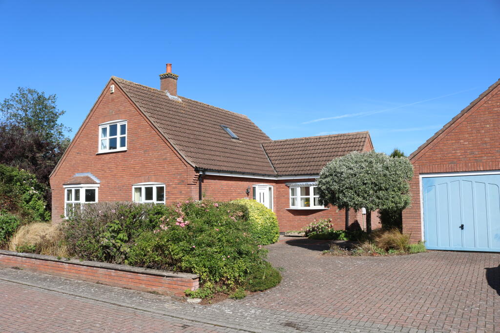 Main image of property: Swift Land, 3 Garden Court, Epworth, North Lincolnshire, DN9 1GA