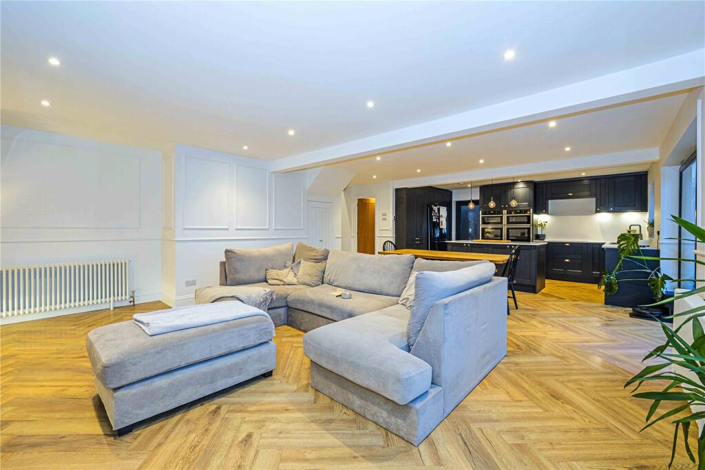Holywell Road, Studham, Central Bedfordshire, LU6 photo 2