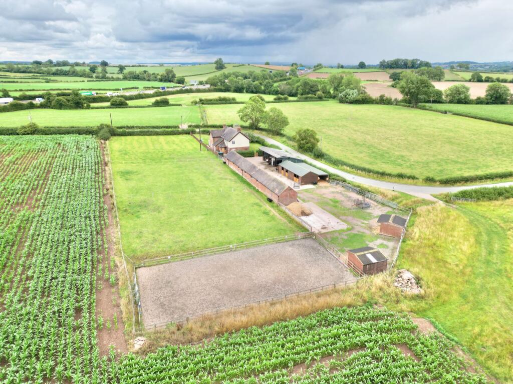 House in Stoke-on-Trent - View 4