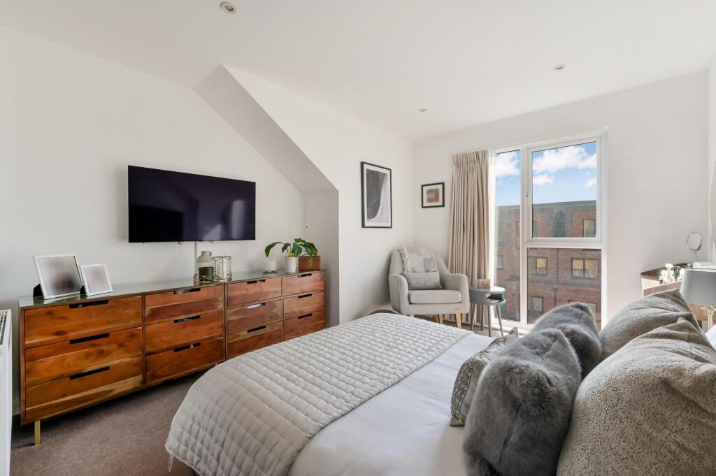 Reynard Way, Brentford, TW8 photo 4