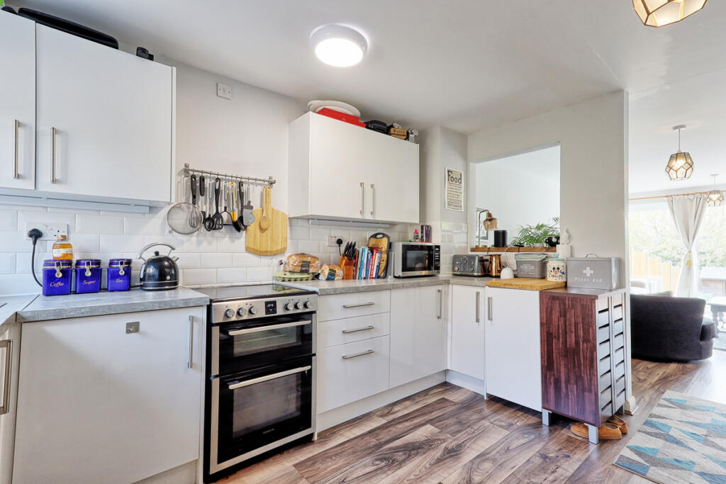 House in Southend-on-Sea - More