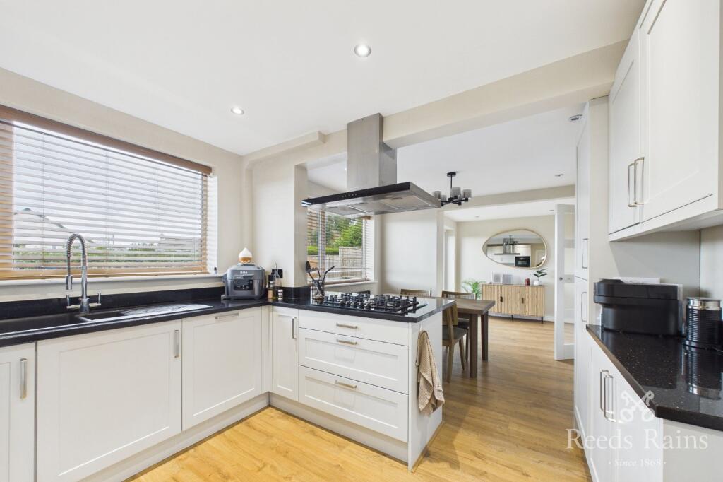 Quaker Lane, Cleckheaton, West Yorkshire, BD19 photo 3