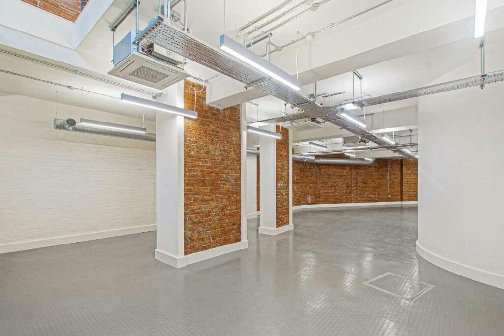 1 Interior LG.jpg