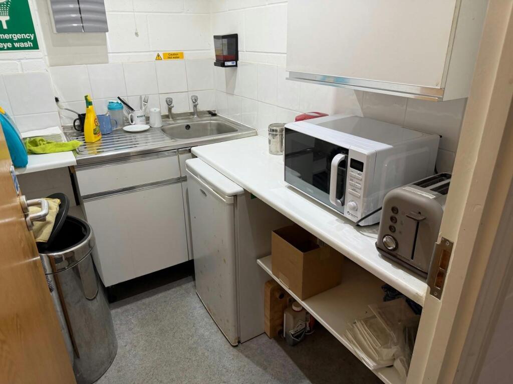 kitchen 2.jpg